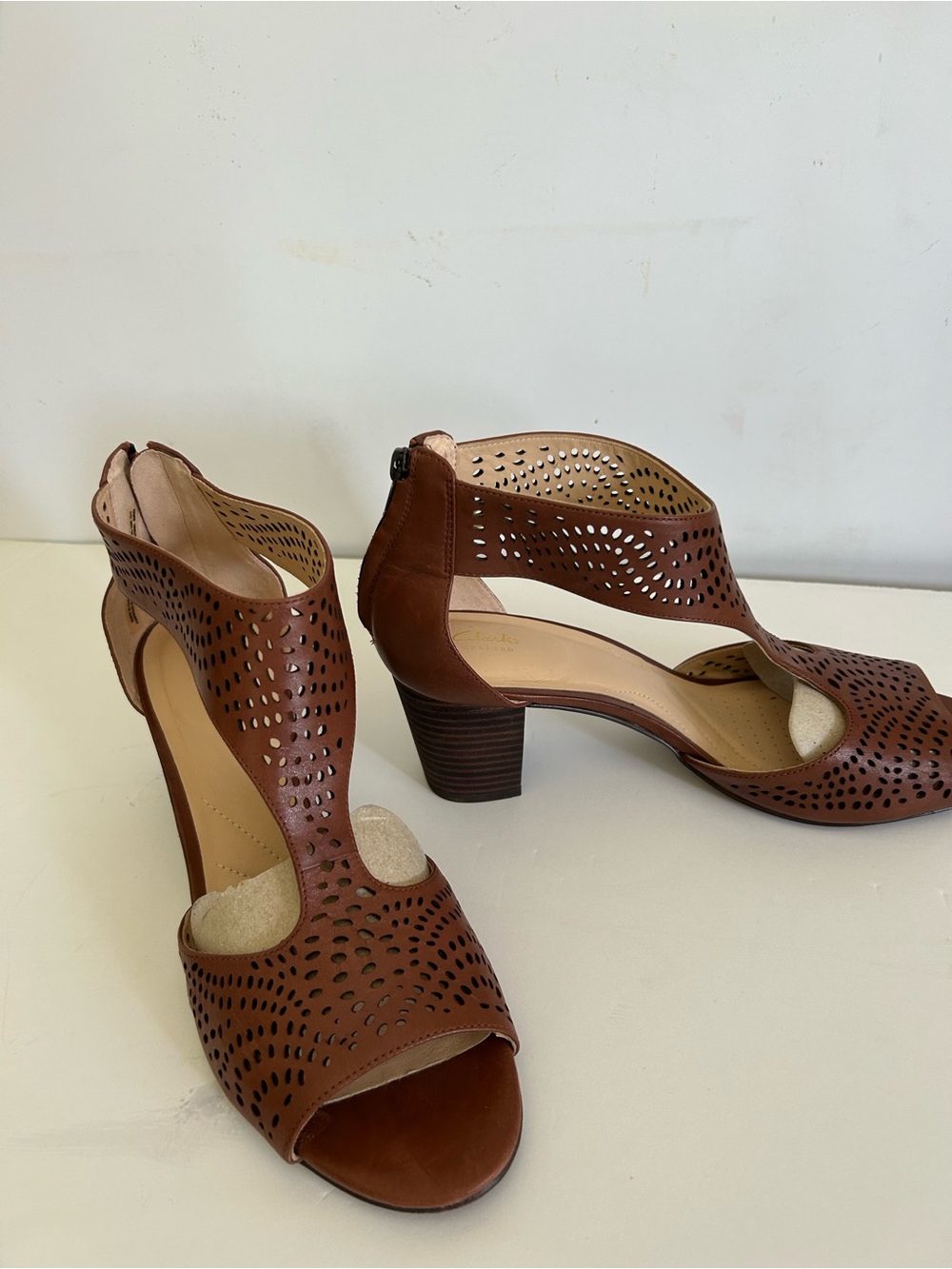 Clark’s Brown Laser-Cut Leather Block Heel Sandals Zip Back EUC
